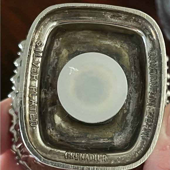 Vintage Grenadier Silver Plated Salt & Pepper Shakers - Picture 9 of 15